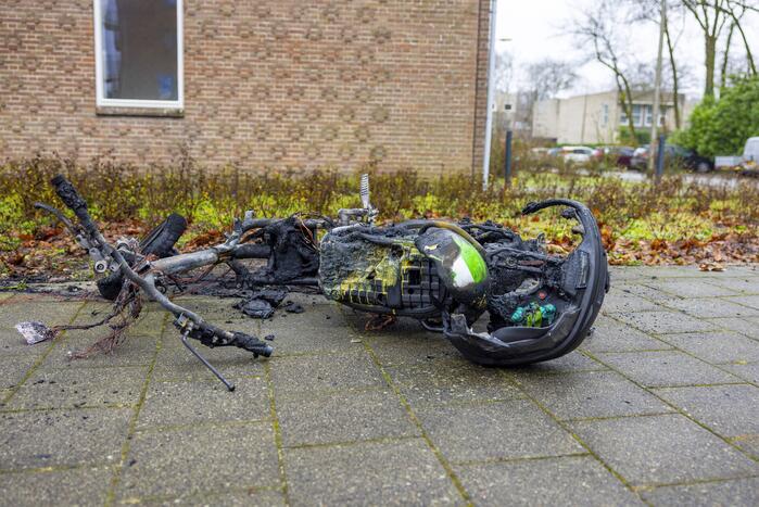 Opnieuw gaat een deelscooter van Go Sharing in vlammen op