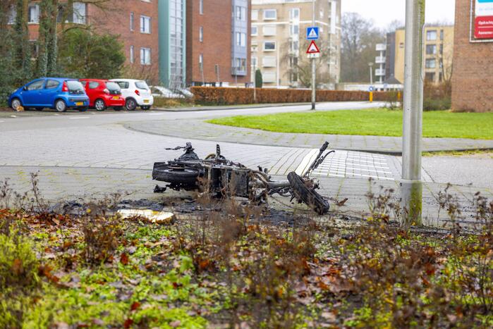 Opnieuw gaat een deelscooter van Go Sharing in vlammen op