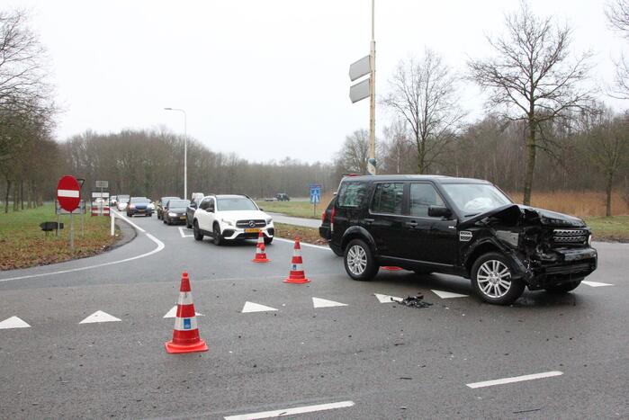 Range Rover flink beschadigd bij aanrijding