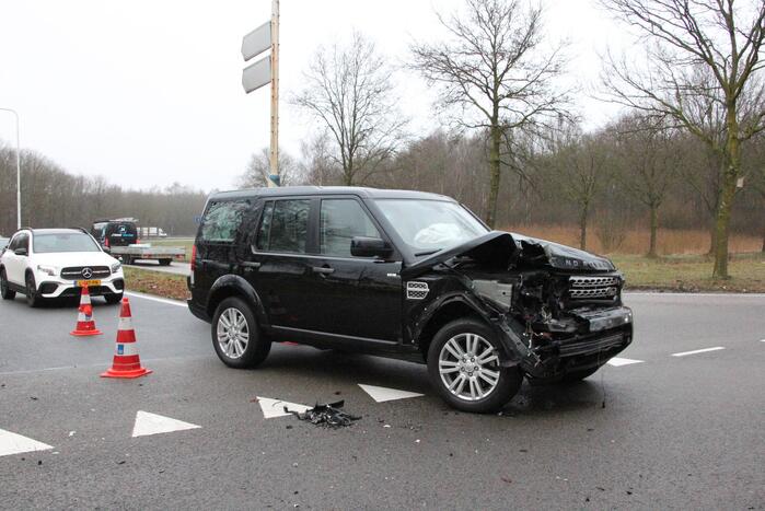 Range Rover flink beschadigd bij aanrijding