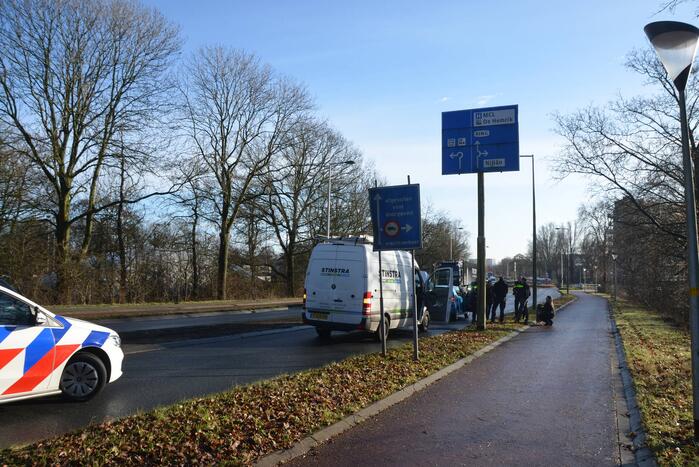Bestuurder van bestelbus botst op voorganger