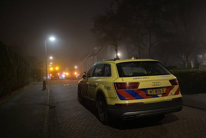 Meerdere ambulances trekken bekijks van buurtbewoners