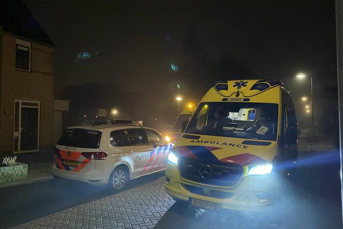 Meerdere ambulances trekken bekijks van buurtbewoners