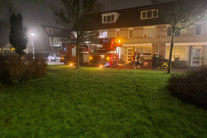 Meerdere ambulances trekken bekijks van buurtbewoners