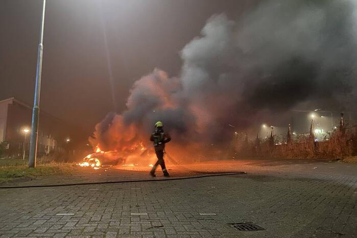 Flinke rookontwikkeling door brand in personauto