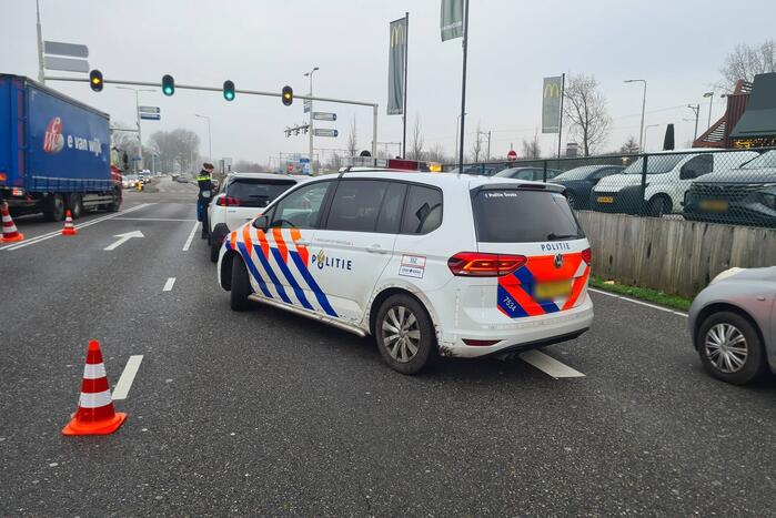 Schade bij kop-staartbotsing voor stoplicht