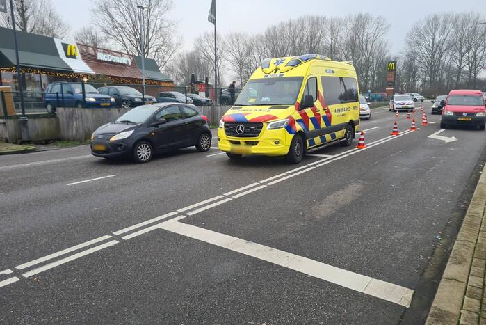 Schade bij kop-staartbotsing voor stoplicht