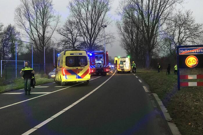Frontale aanrijding tussen auto en bestelbus