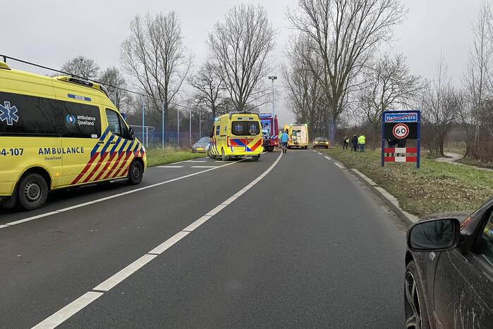 Frontale aanrijding tussen auto en bestelbus