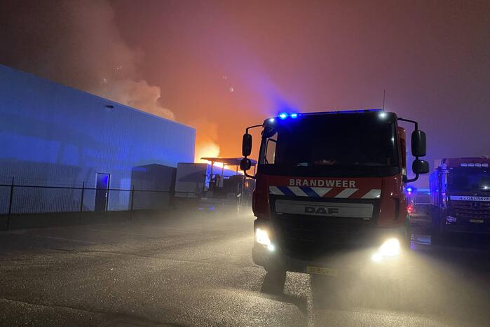 Hevige brand in vrachtwagen