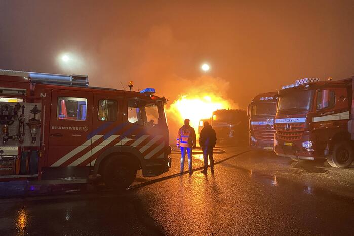 Hevige brand in vrachtwagen