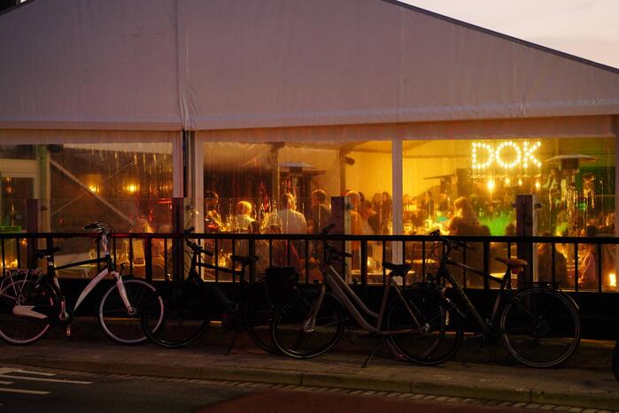 Cafés openen deuren uit protest