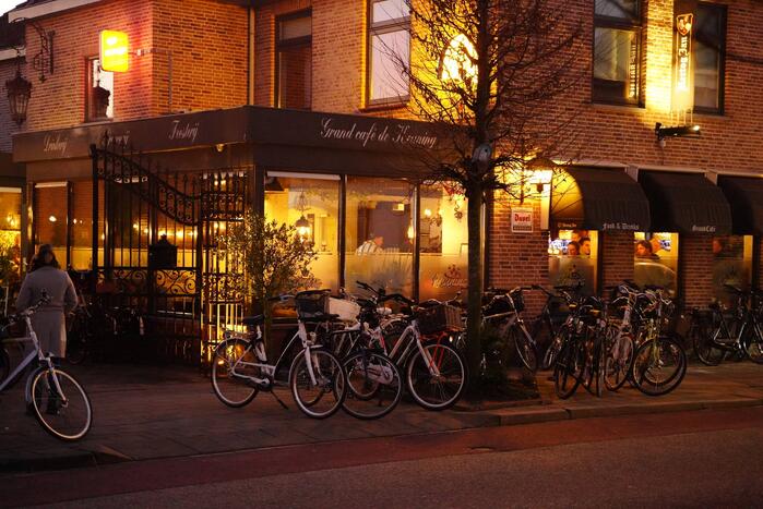 Cafés openen deuren uit protest