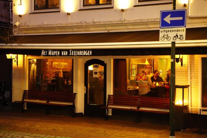 Cafés openen deuren uit protest