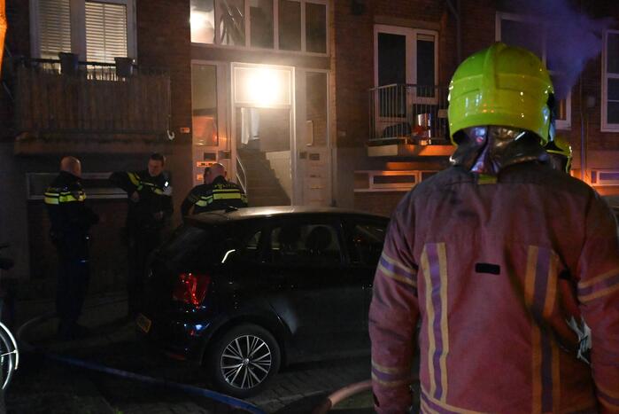 Man gewond bij woningbrand, parkiet overleden