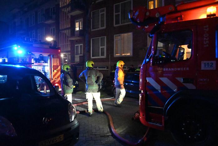 Man gewond bij woningbrand, parkiet overleden