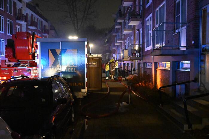 Man gewond bij woningbrand, parkiet overleden