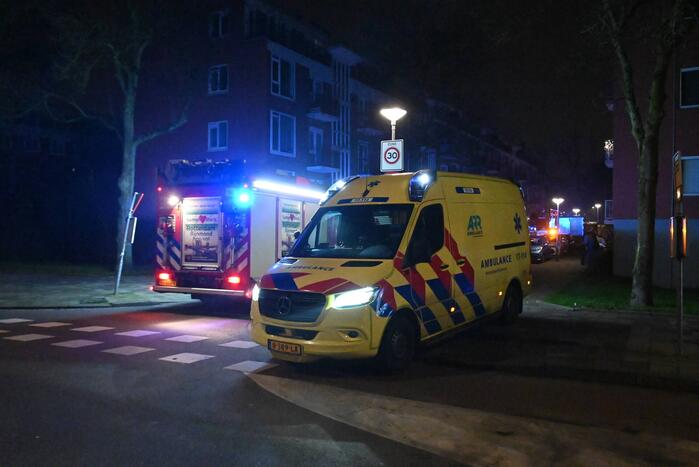 Man gewond bij woningbrand, parkiet overleden
