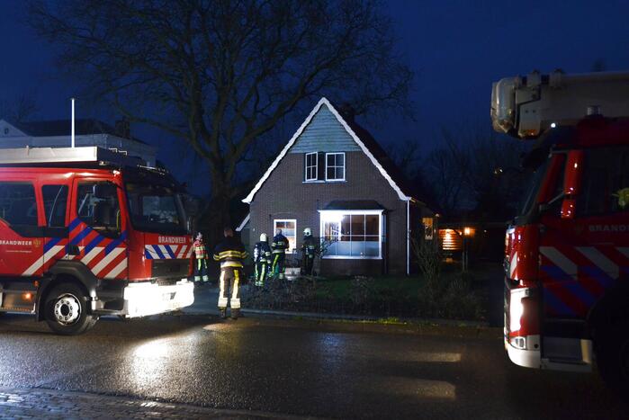 Brandweer controleert woning na brand