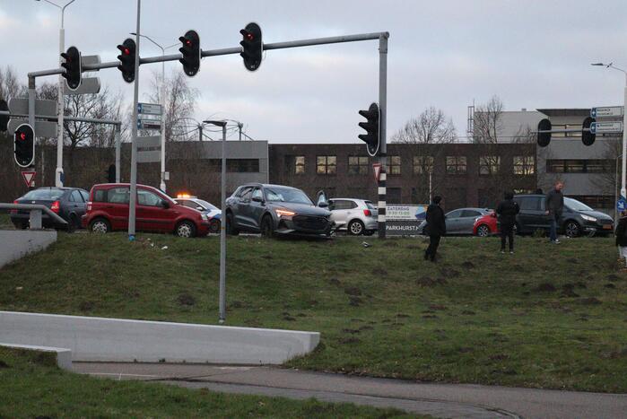 Veel schade na botsing tussen twee voertuigen