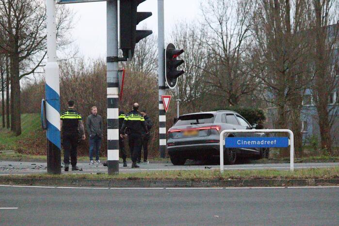 Veel schade na botsing tussen twee voertuigen