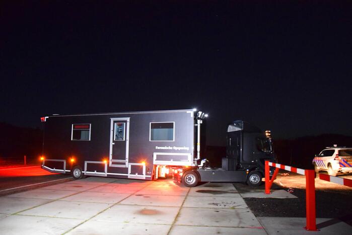 Politie doet groot onderzoek op terrein