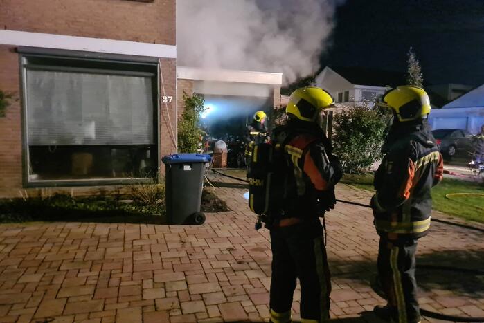 Veel rook bij brand in garage