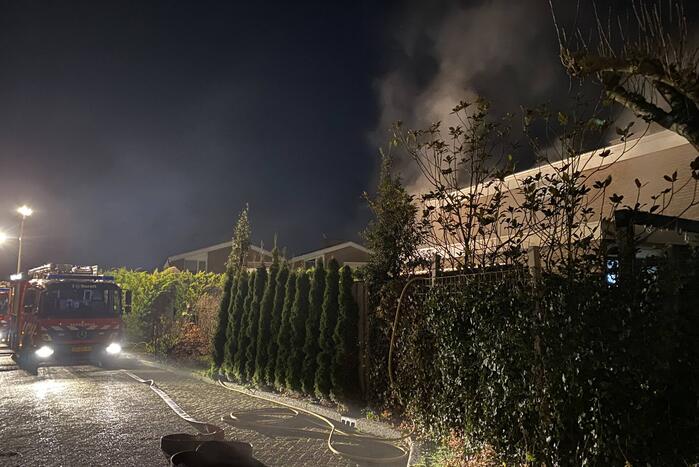 Veel rook bij brand in garage