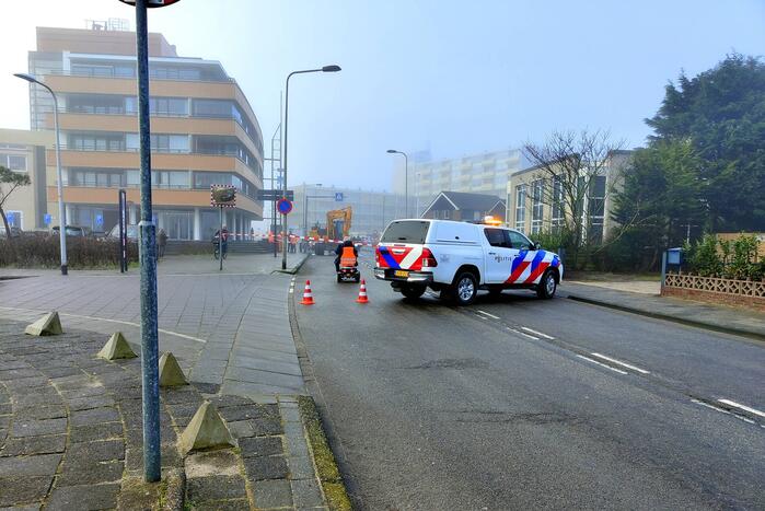 Voetganger zwaargewond bij aanrijding met graafmachine op zebrapad