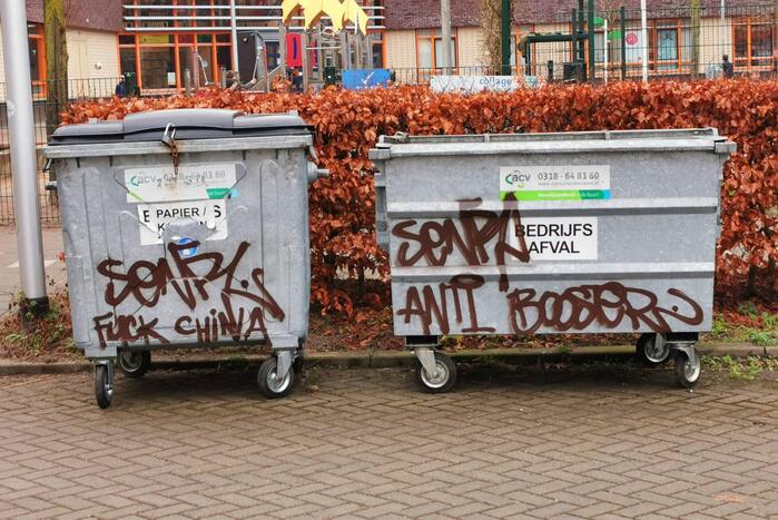 Afval rolcontainers besmeurd anti-corona leuzen