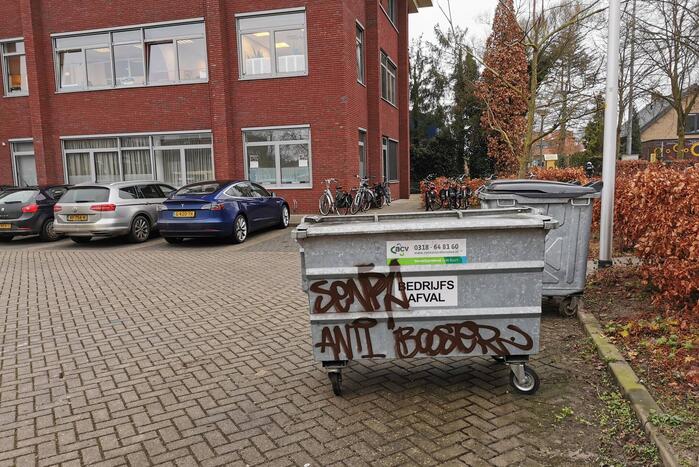 Afval rolcontainers besmeurd anti-corona leuzen
