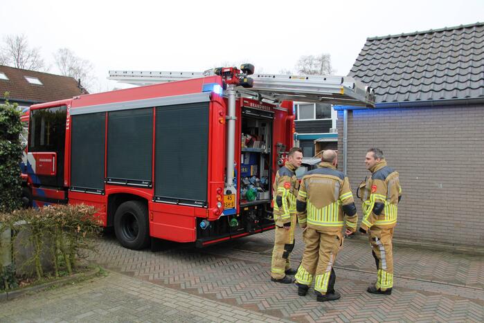 Brandweer controleert schoorsteen na brand