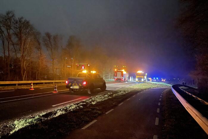Veel schade bij botsing tussen vrachtwagen en auto