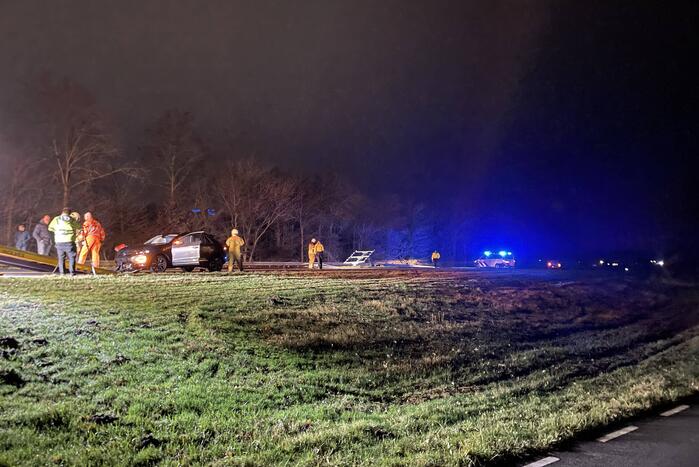 Veel schade bij botsing tussen vrachtwagen en auto