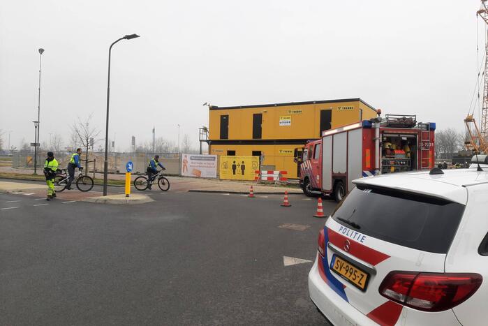 Brandweer blust brand in keet