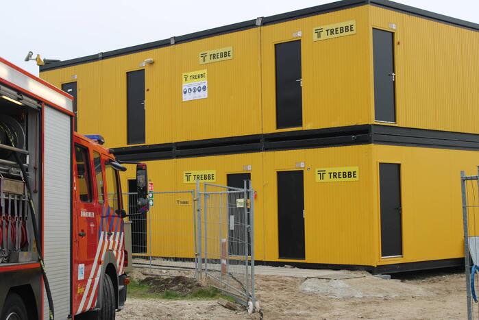 Brandweer blust brand in keet