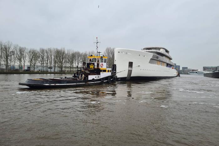 Mega jacht onderweg naar afbouw