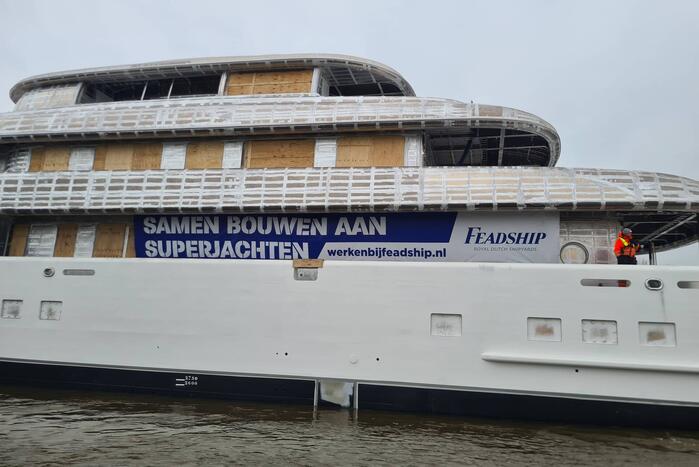Mega jacht onderweg naar afbouw