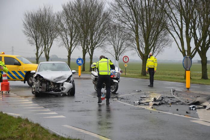 Veel schade na botsing tussen twee voertuigen