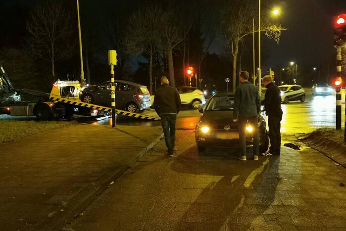 Auto tegen lantaarnpaal na ongeval