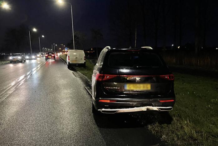 Kop-staart botsing tussen meerdere voertuigen