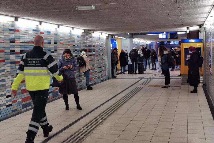 Trein botst met persoon bij NS-station
