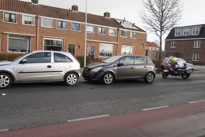 Kettingbotsing tussen drie voertuigen