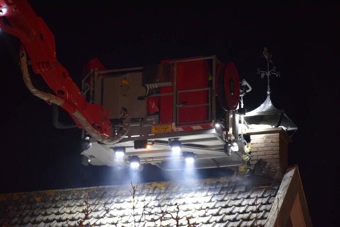 Rookontwikkeling door brand in schoorsteen