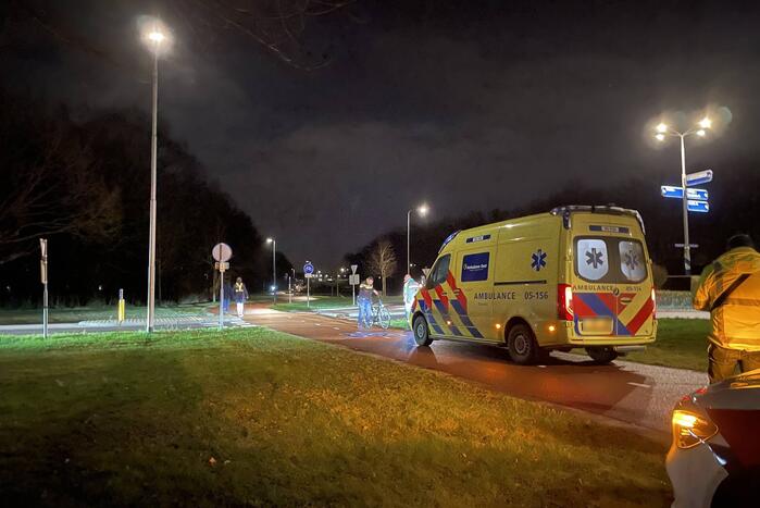 Fietser aangereden door auto, automobilist gevlucht