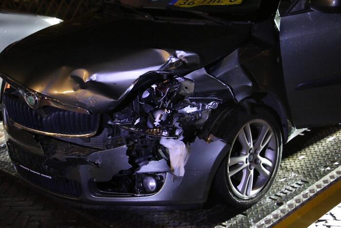 Automobilist crasht en vlucht na achtervolging