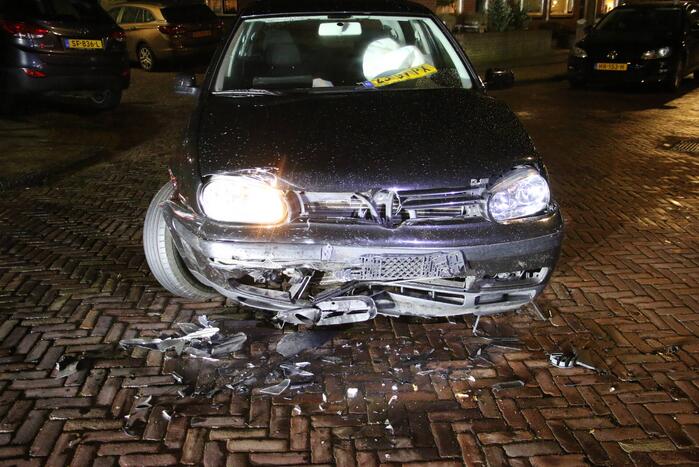 Automobilist crasht en vlucht na achtervolging