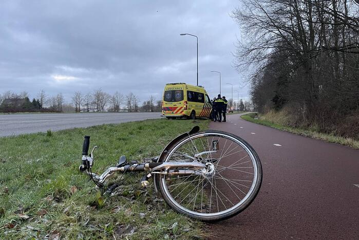 Fietser gaat onderuit op fietspad