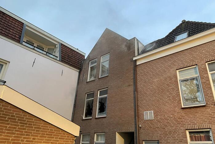 Veel rook bij brand in portiekwoning
