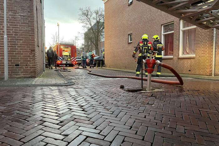 Veel rook bij brand in portiekwoning